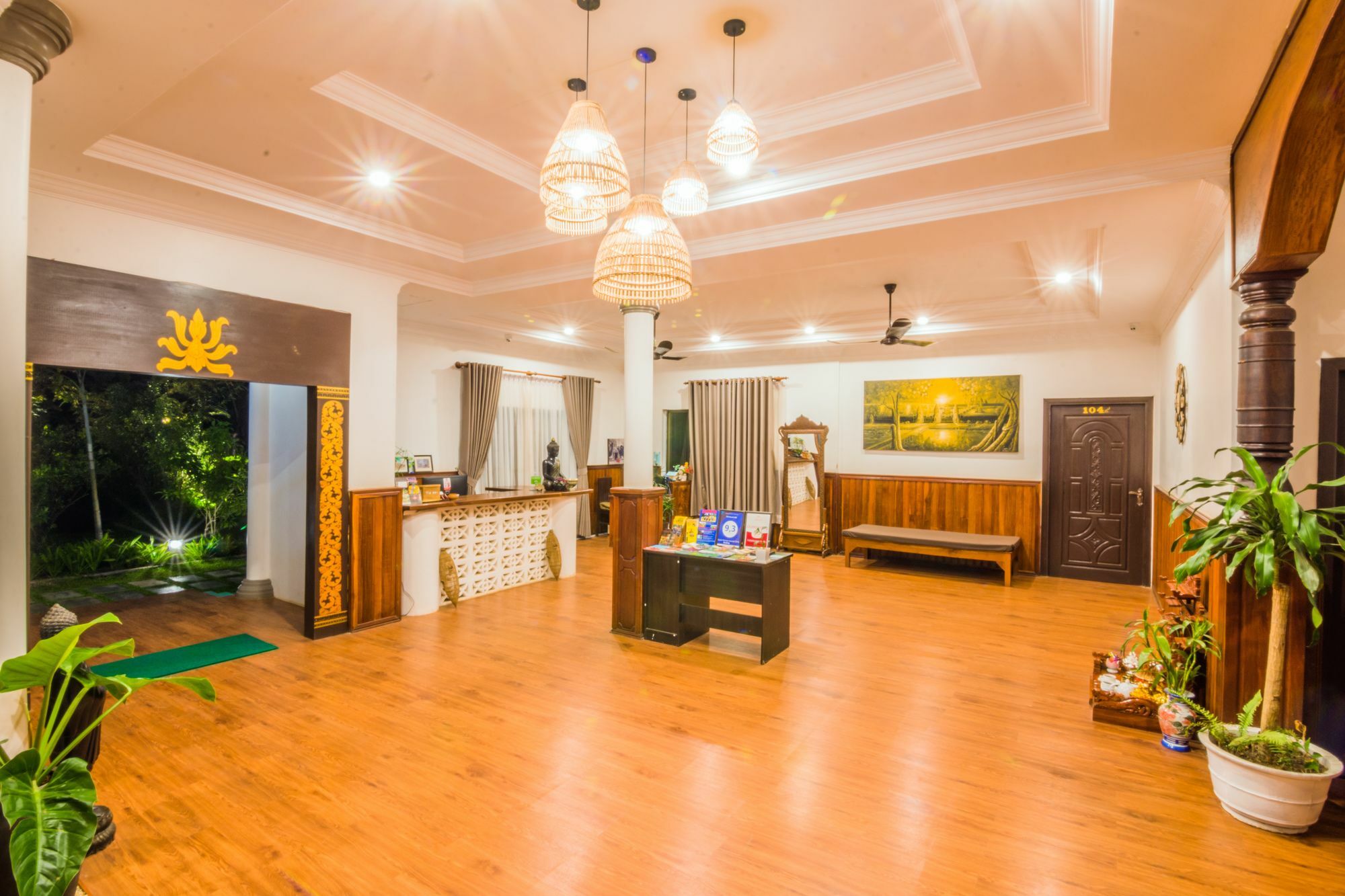 Angkor Yellow Villa Сіємреап Екстер'єр фото